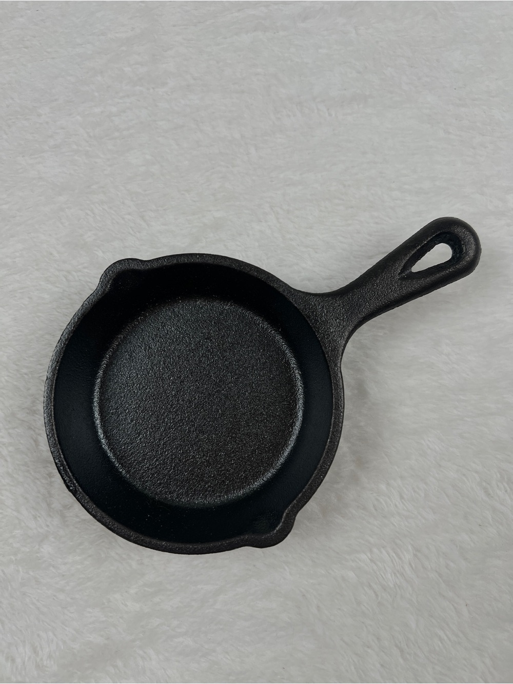 Lodge Mini Cast Iron Skillet 3.5” Pre-Seasoned NWOT Black